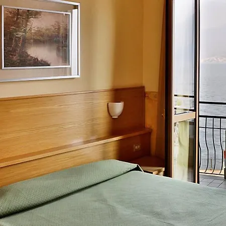 Отель Hotel Argegno