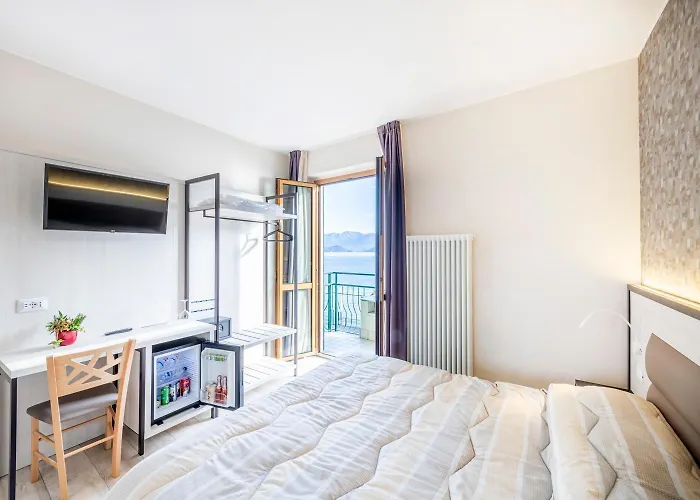 Отель Hotel Argegno Ардженьо